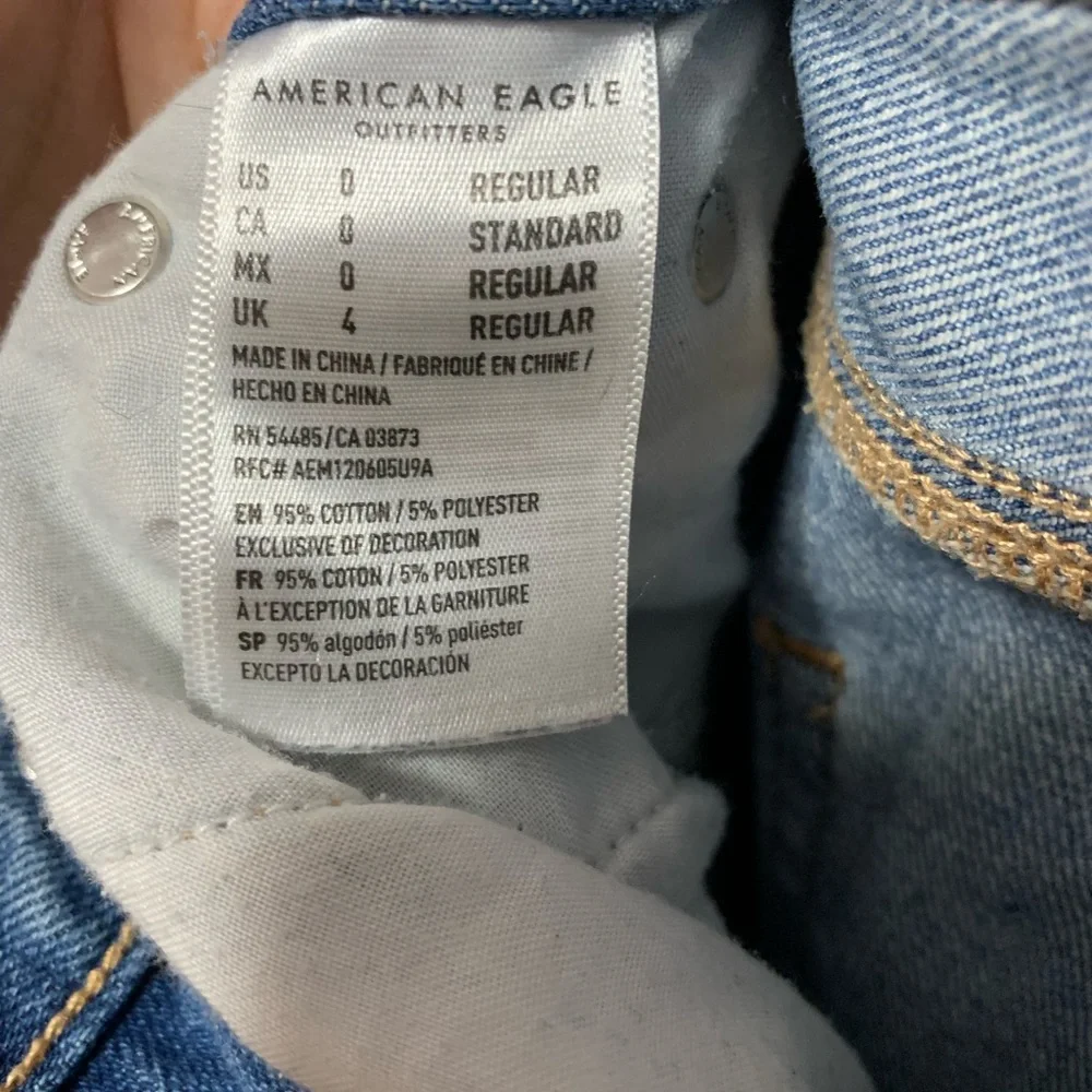 AE Mom Mid-Rise Jeans - Picture 4 of 4